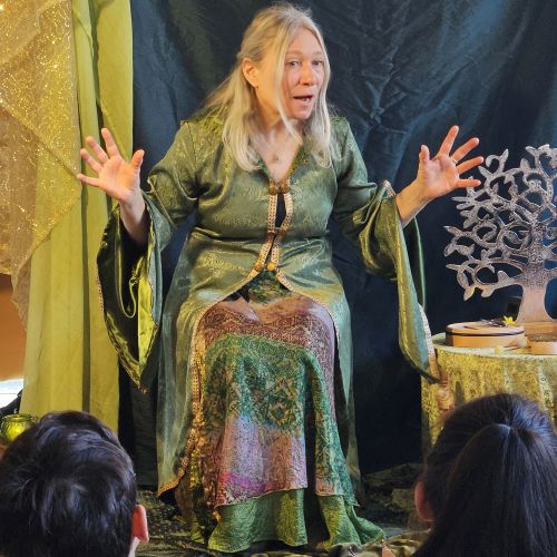 Sarah Schmidt erzählt unterhaltsam und voller Gefühl Märchen