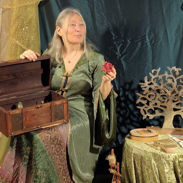 Sarah Schmidt erzählt warmherzig und frei Märchen und Geschichten aus aller Welt