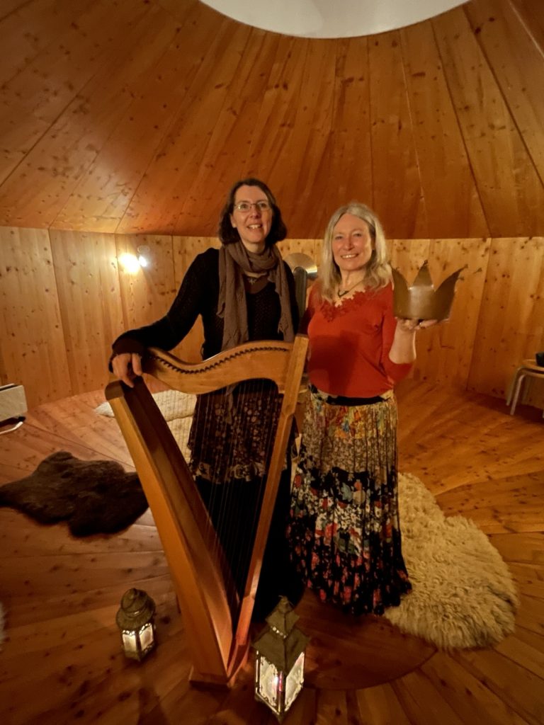 Aja Aiuola und Sarah